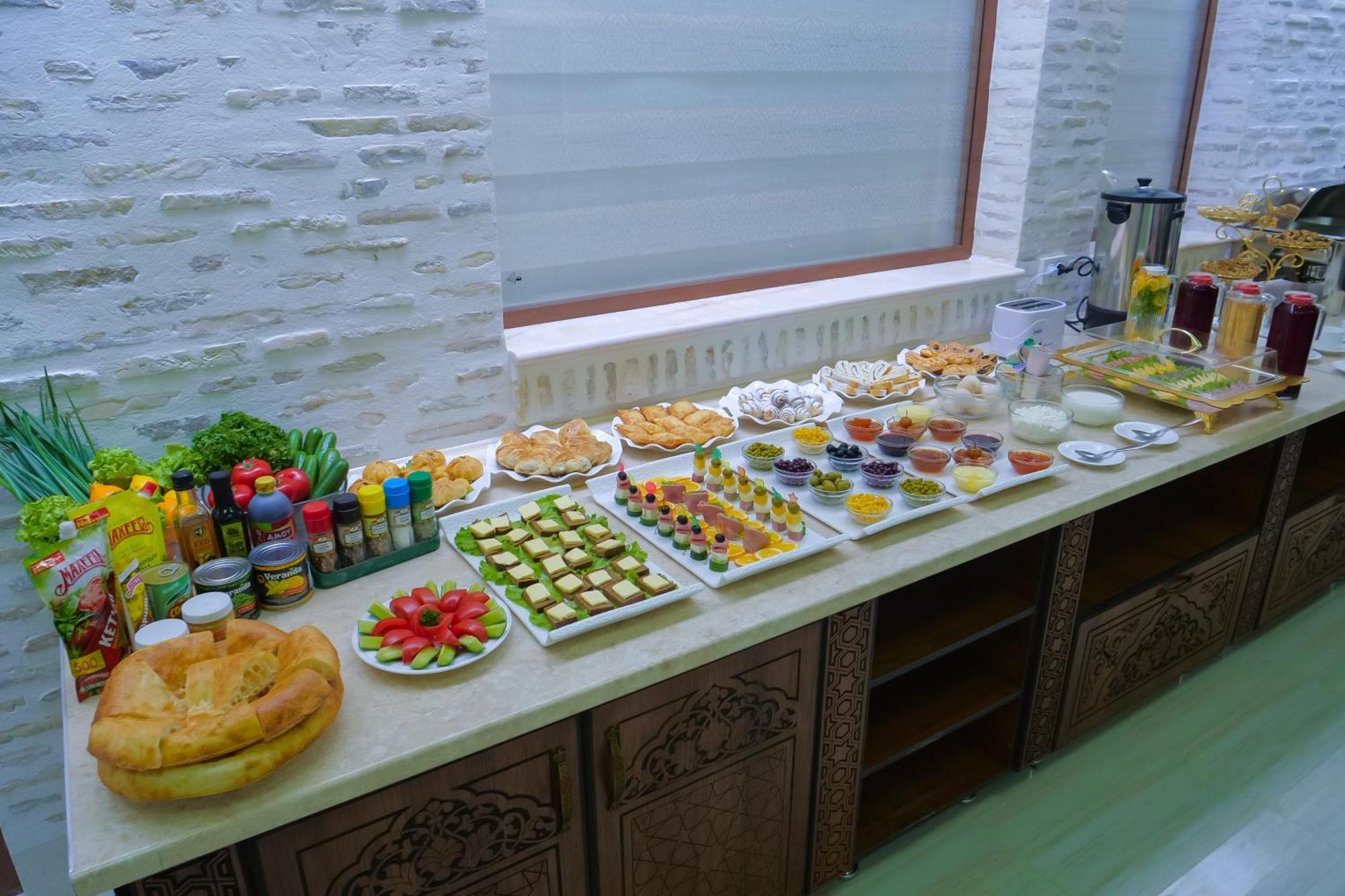 בוקורו Antique Hotel Imran מראה חיצוני תמונה