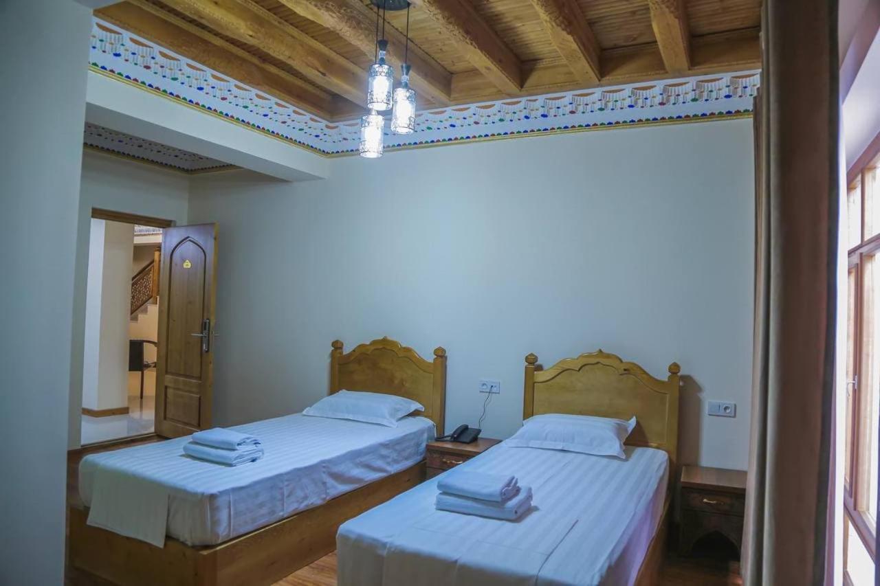 בוקורו Antique Hotel Imran מראה חיצוני תמונה